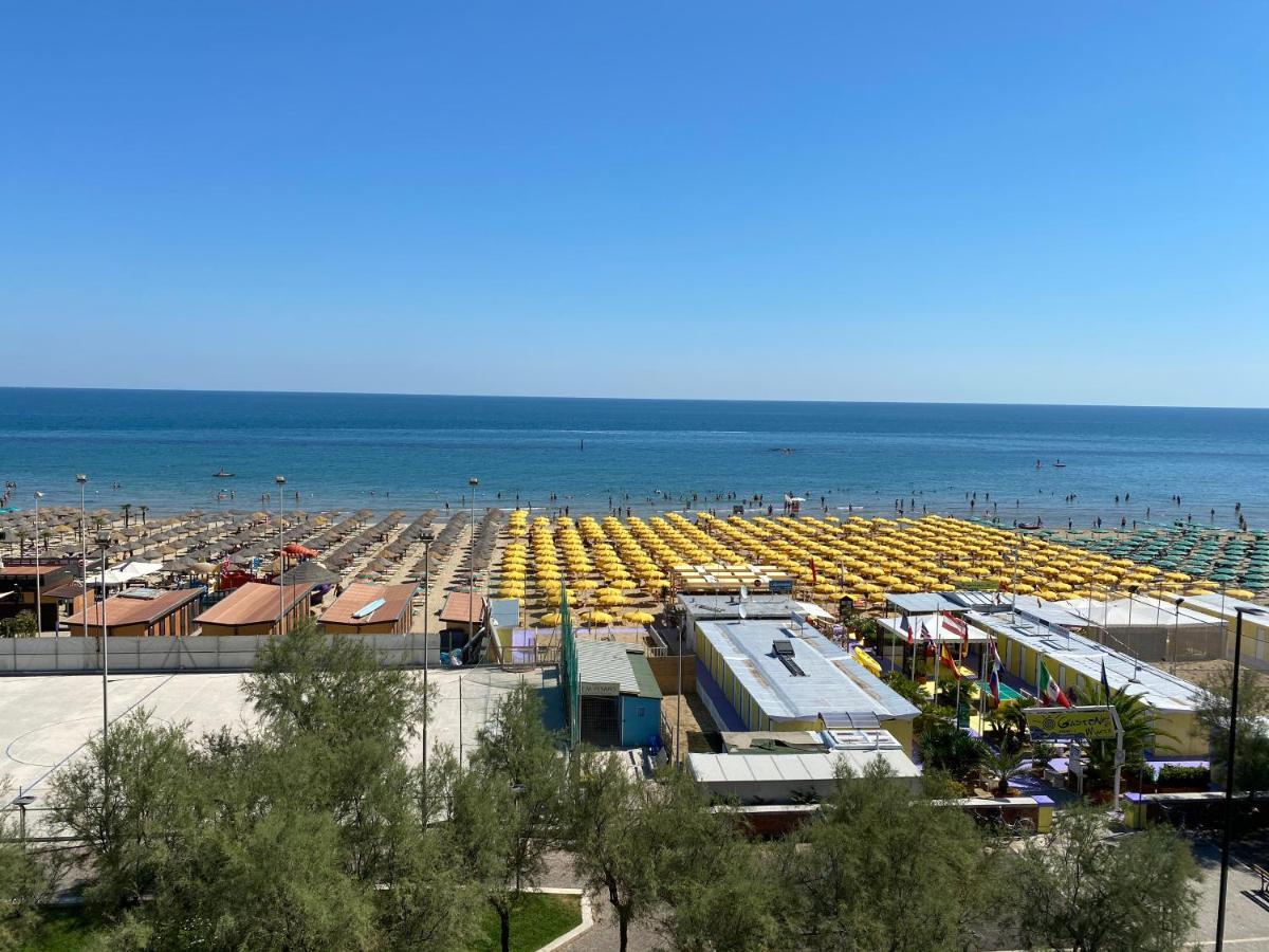 Hotel Nettuno Pesaro Kültér fotó
