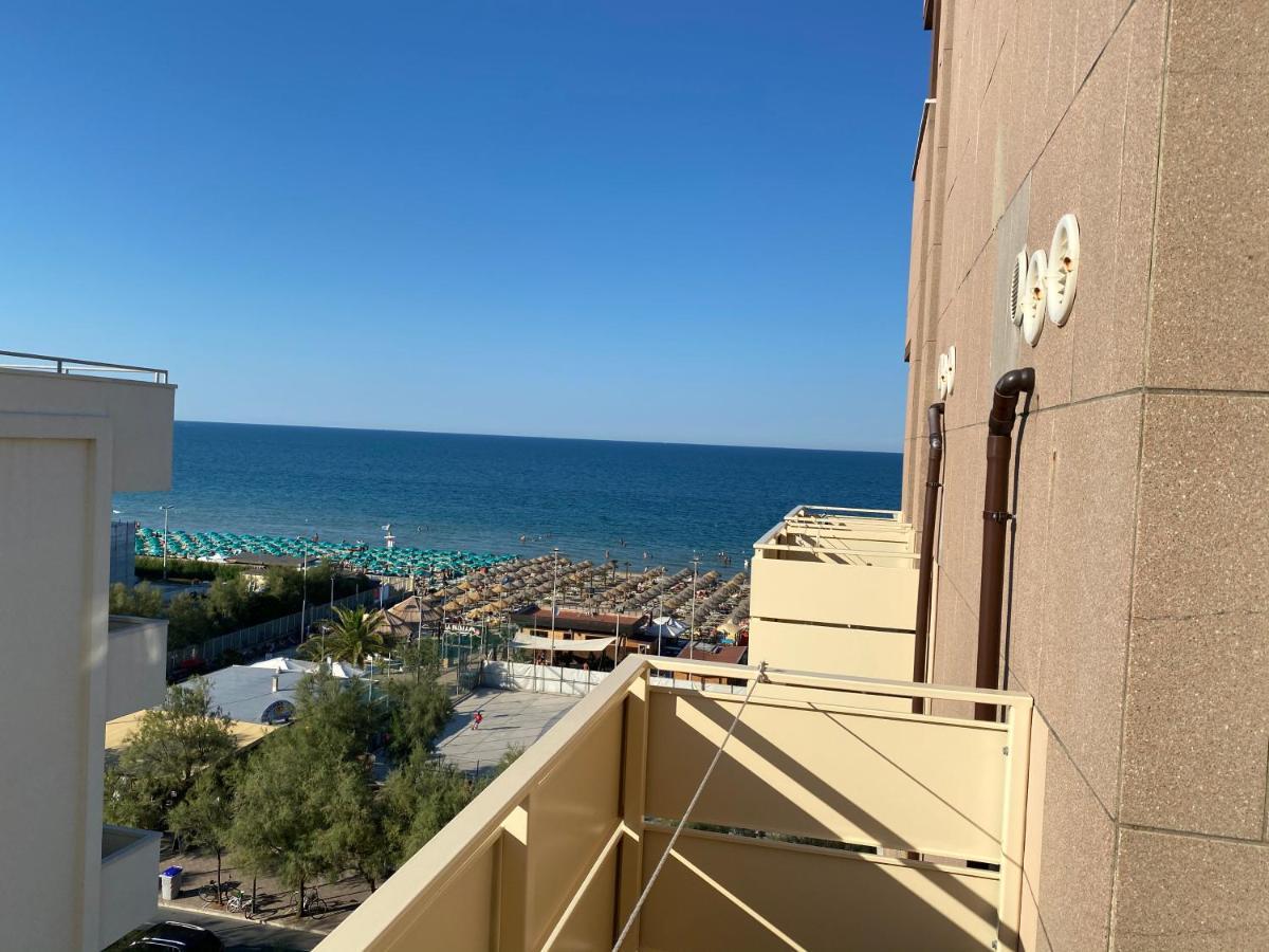 Hotel Nettuno Pesaro Kültér fotó