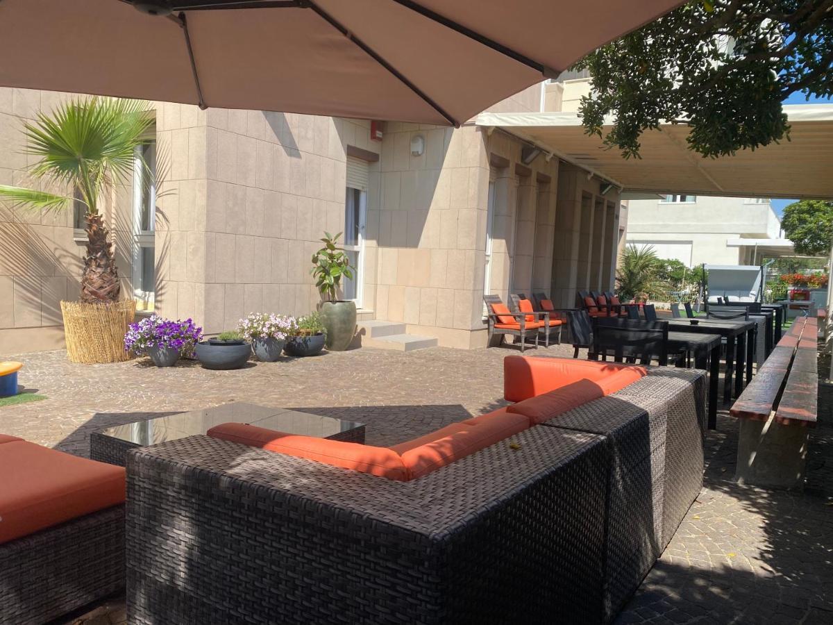 Hotel Nettuno Pesaro Kültér fotó