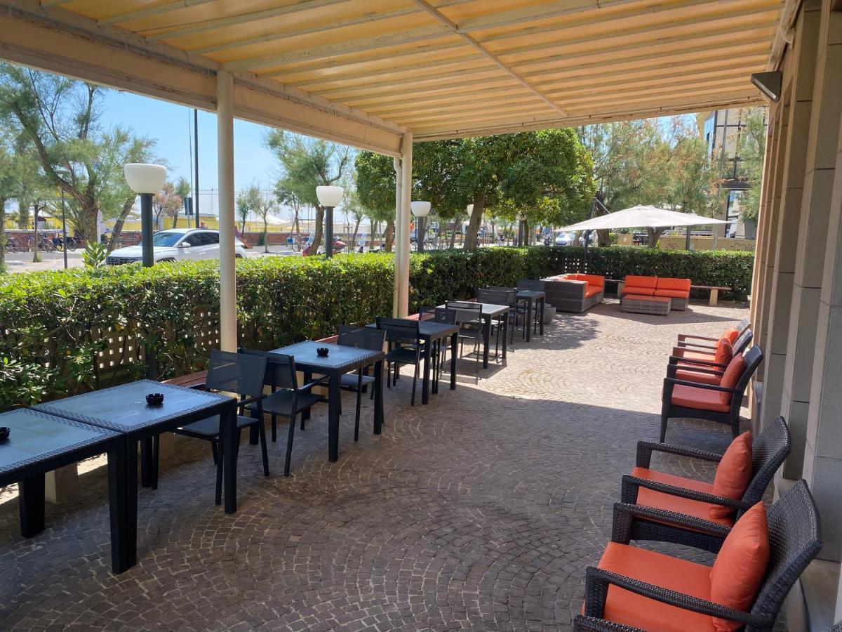 Hotel Nettuno Pesaro Kültér fotó