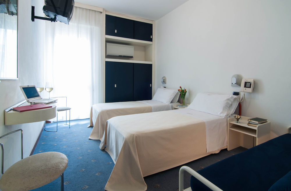 Hotel Nettuno Pesaro Kültér fotó