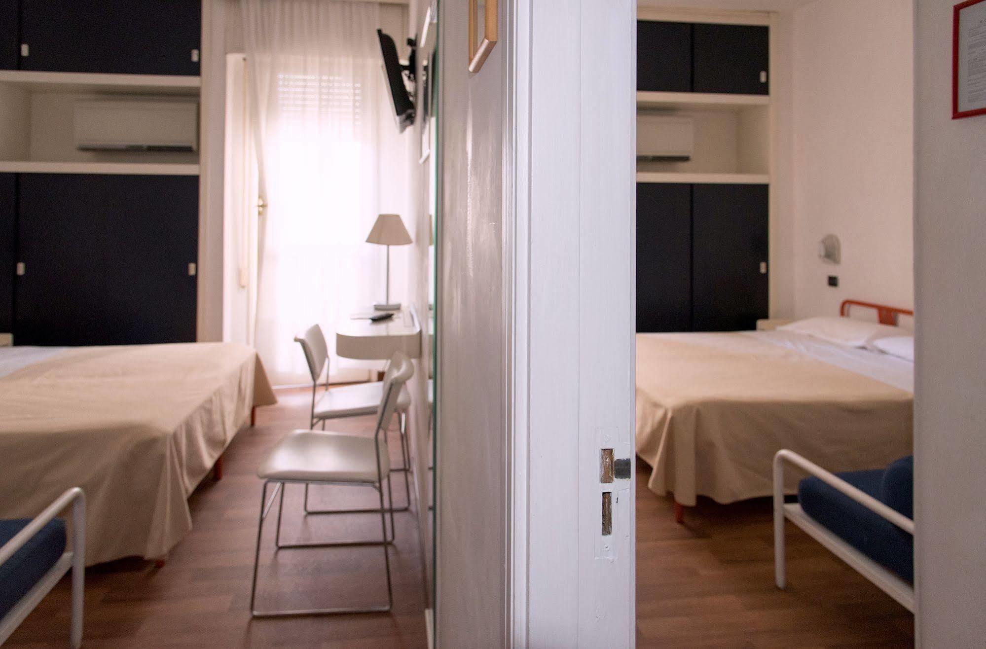Hotel Nettuno Pesaro Kültér fotó