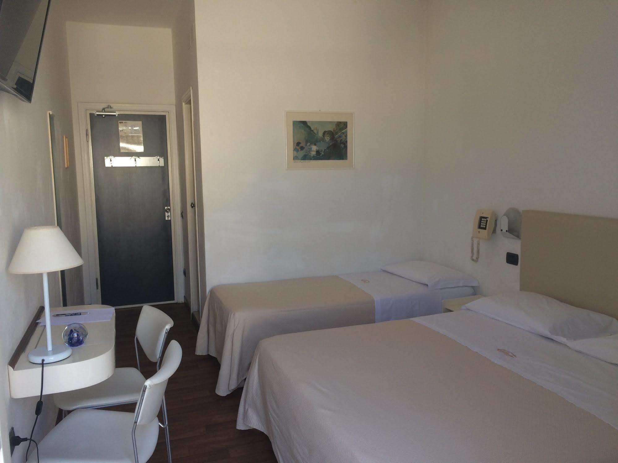 Hotel Nettuno Pesaro Kültér fotó