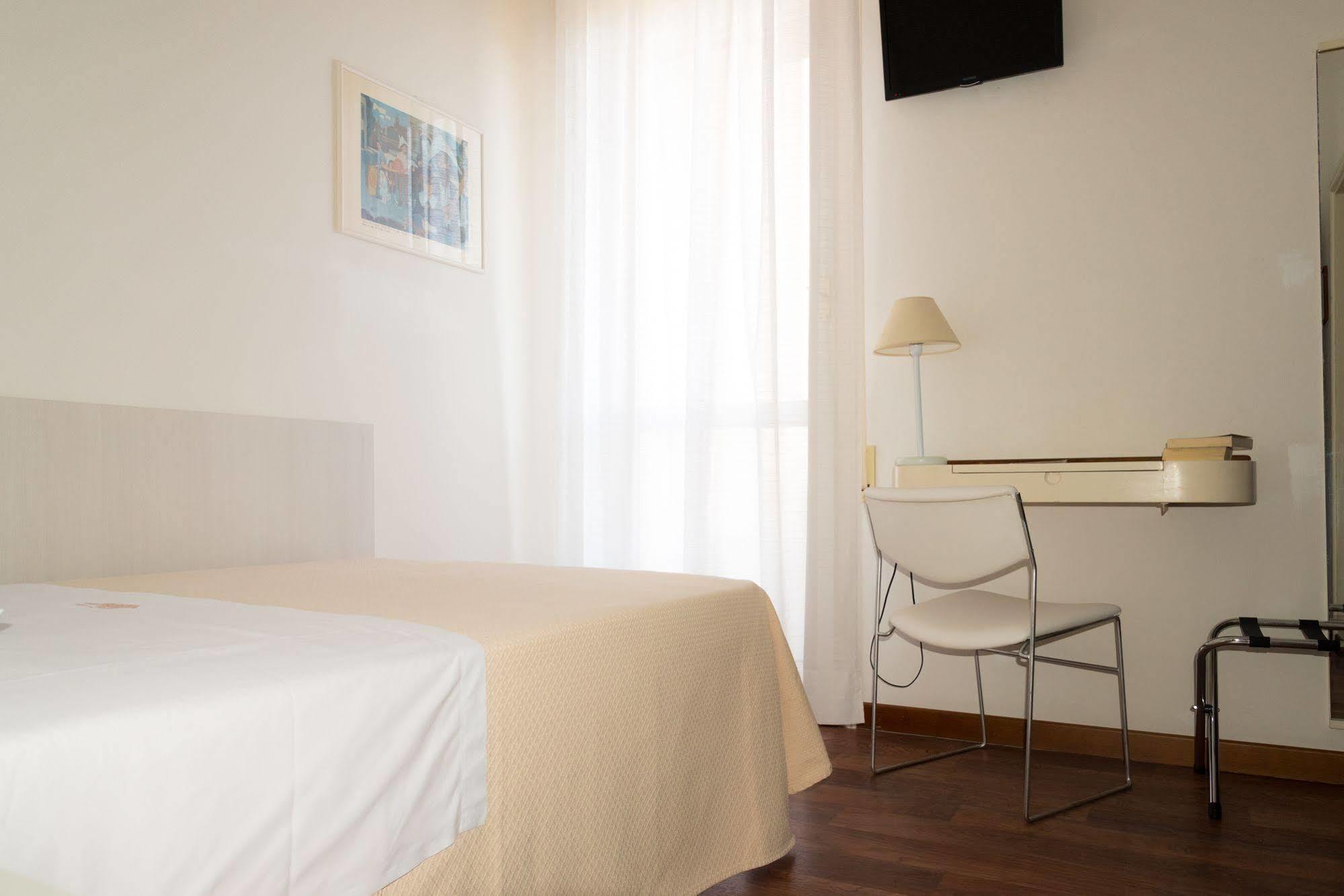 Hotel Nettuno Pesaro Kültér fotó