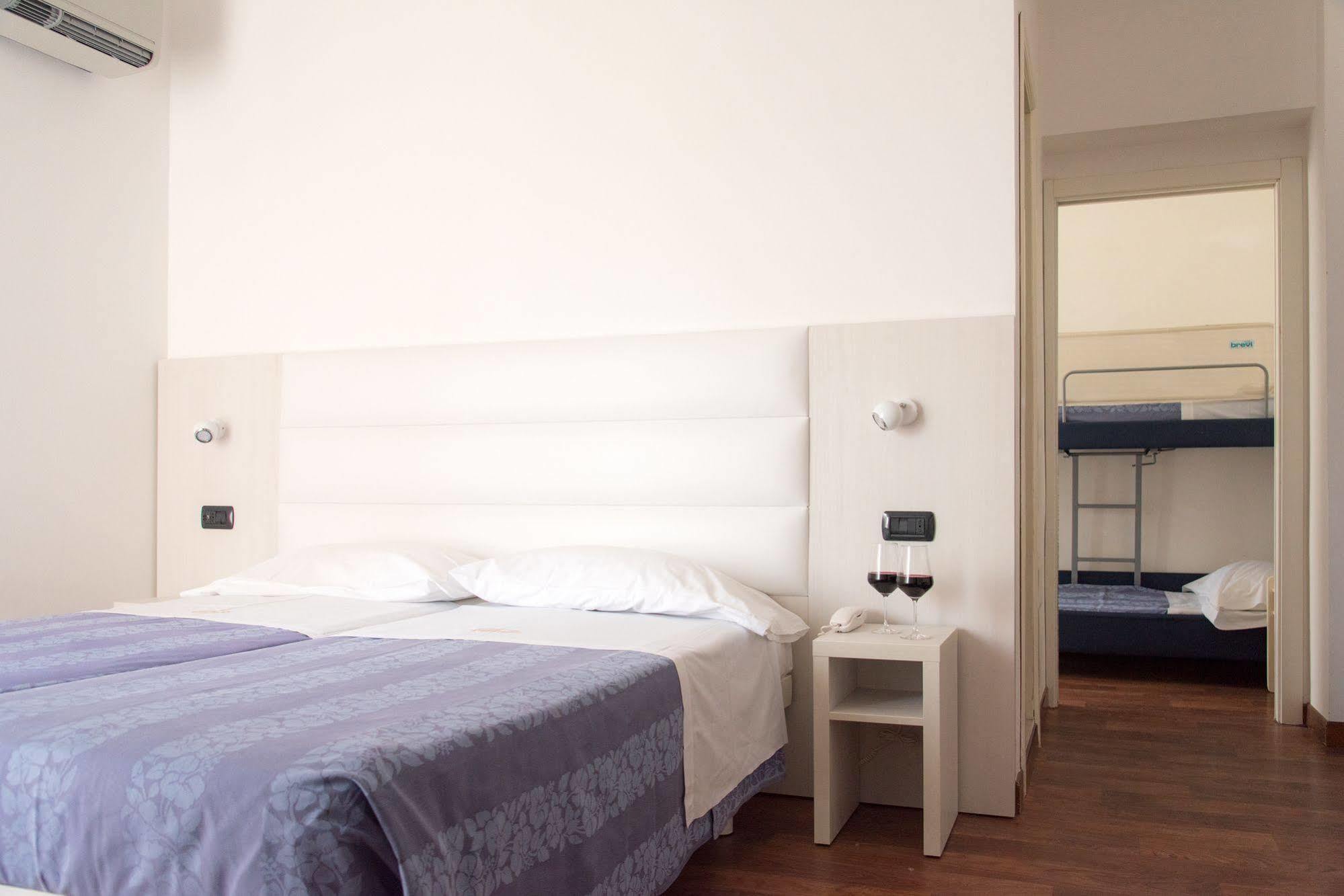 Hotel Nettuno Pesaro Kültér fotó