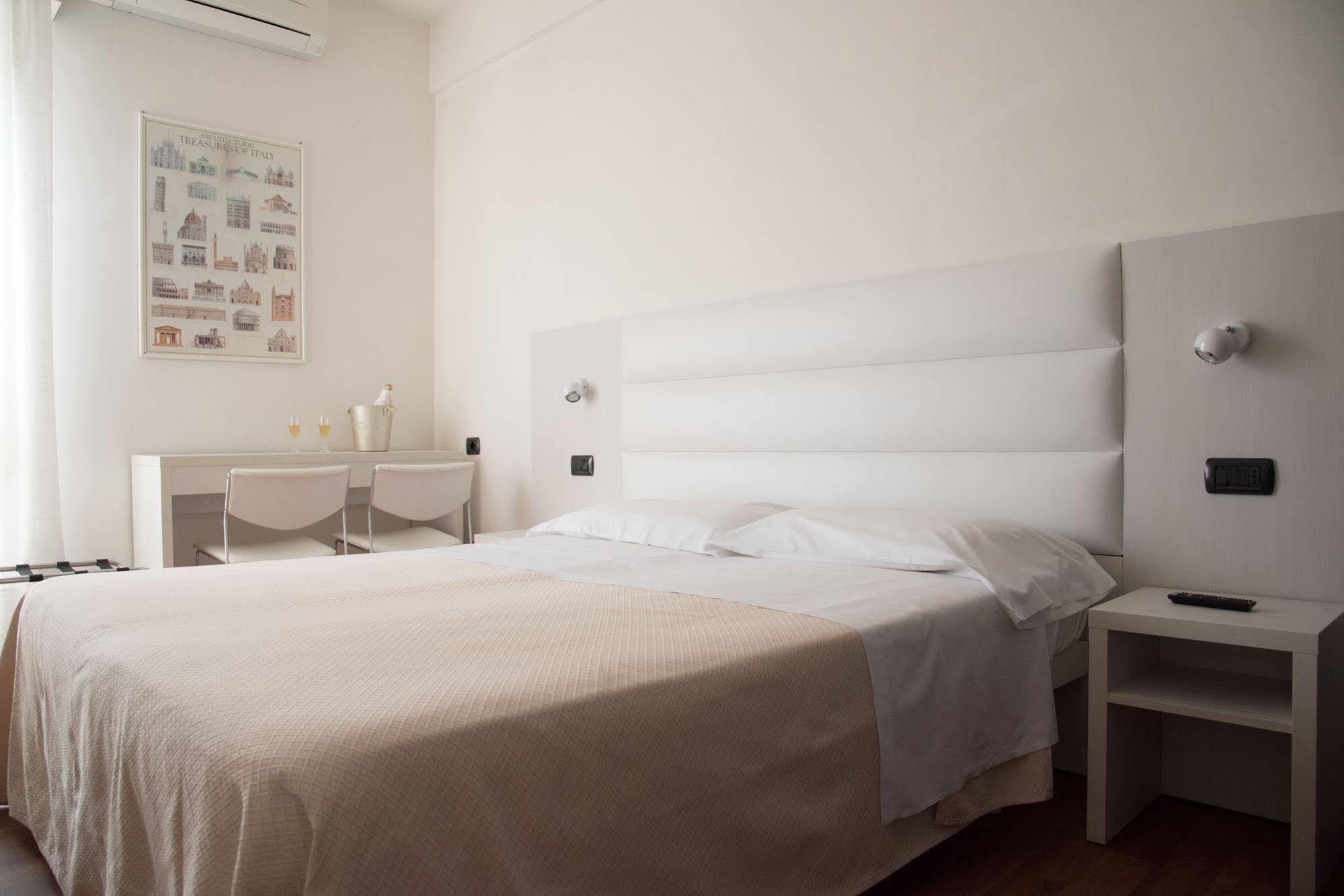 Hotel Nettuno Pesaro Kültér fotó