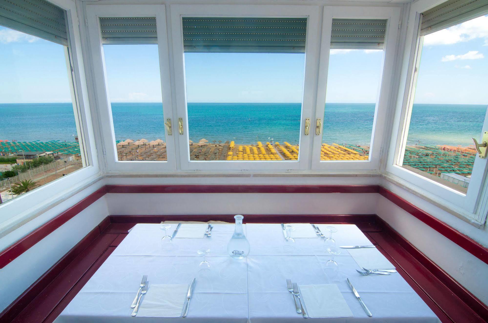 Hotel Nettuno Pesaro Kültér fotó