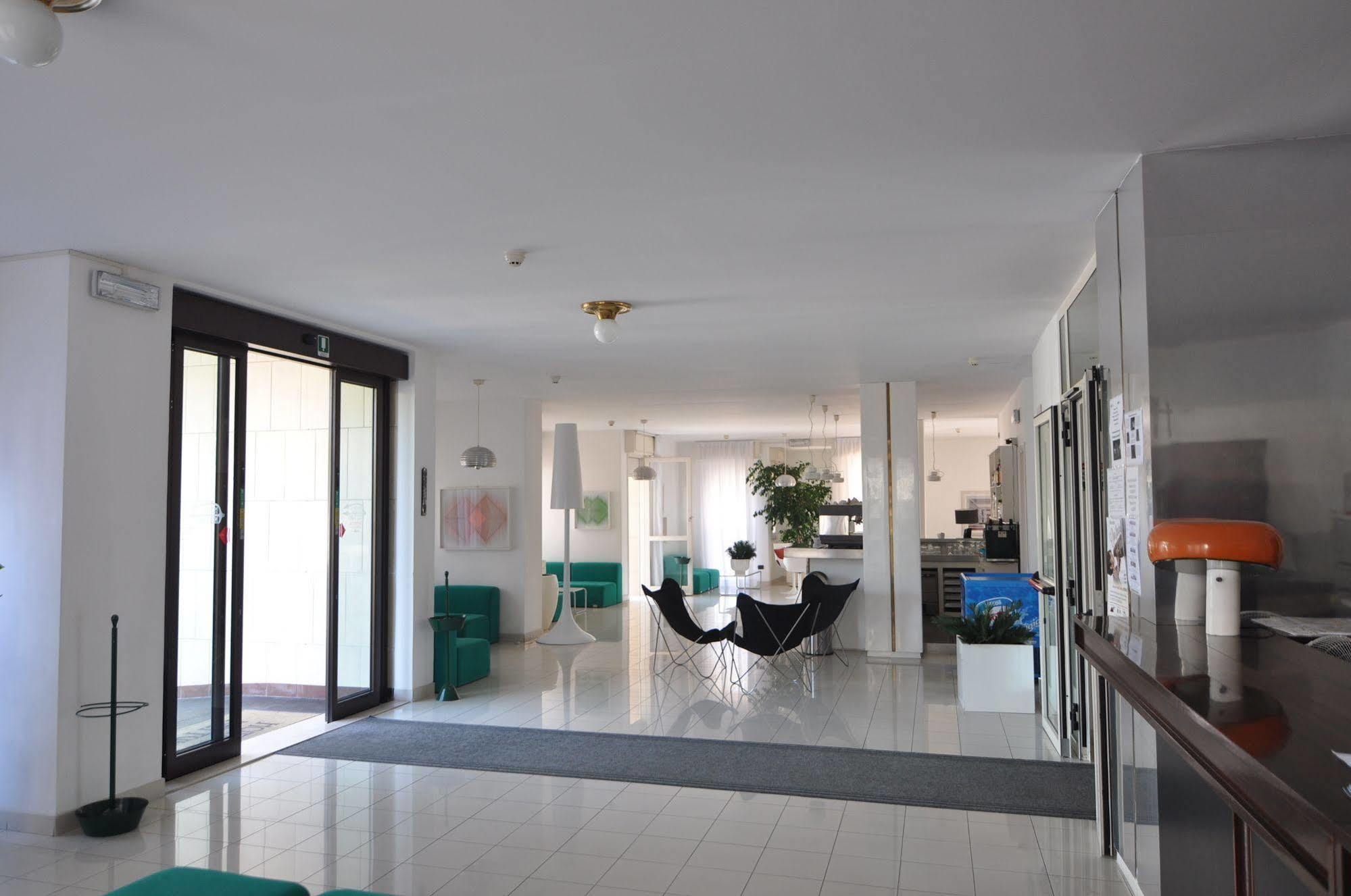 Hotel Nettuno Pesaro Kültér fotó