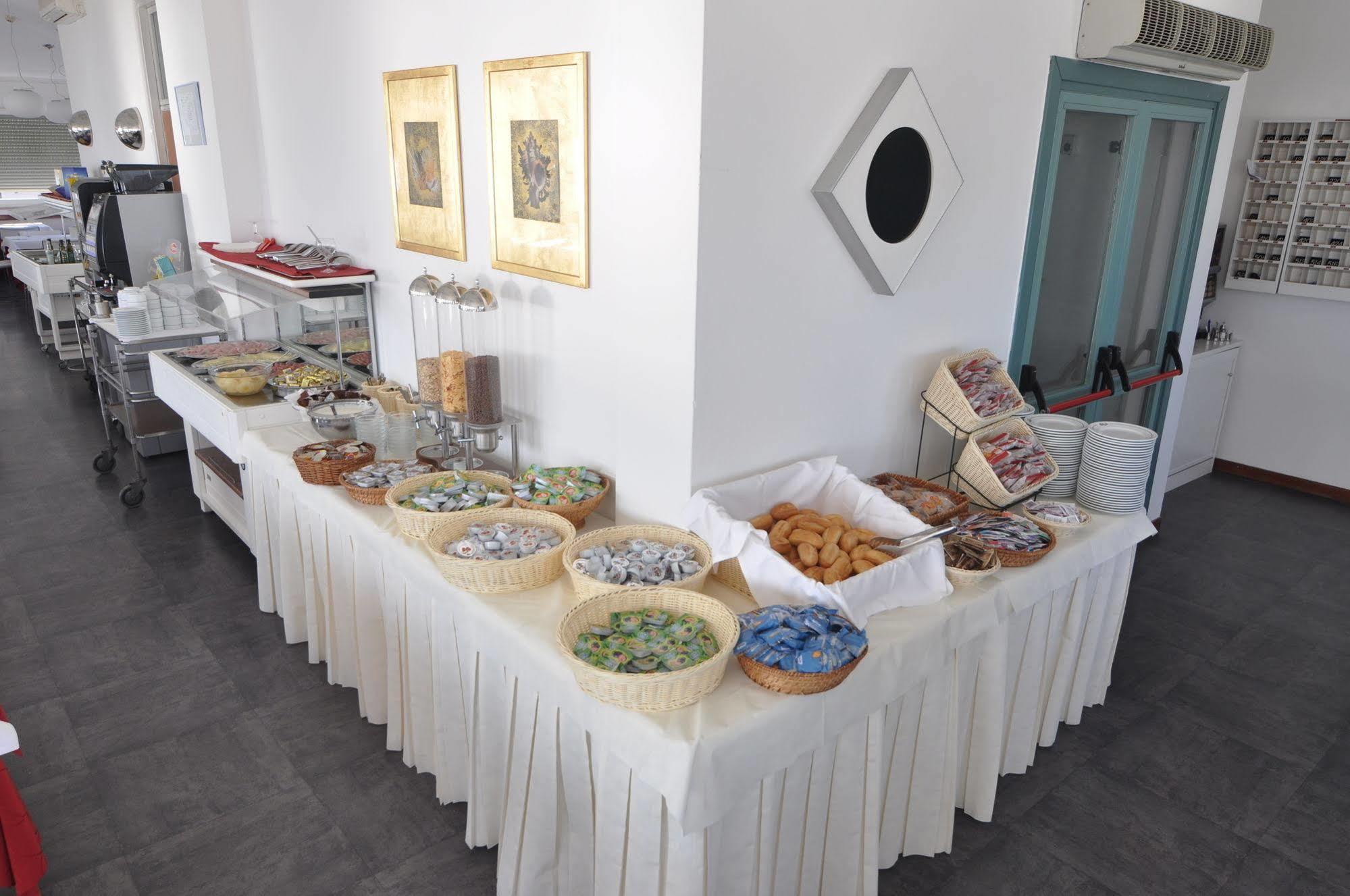 Hotel Nettuno Pesaro Kültér fotó