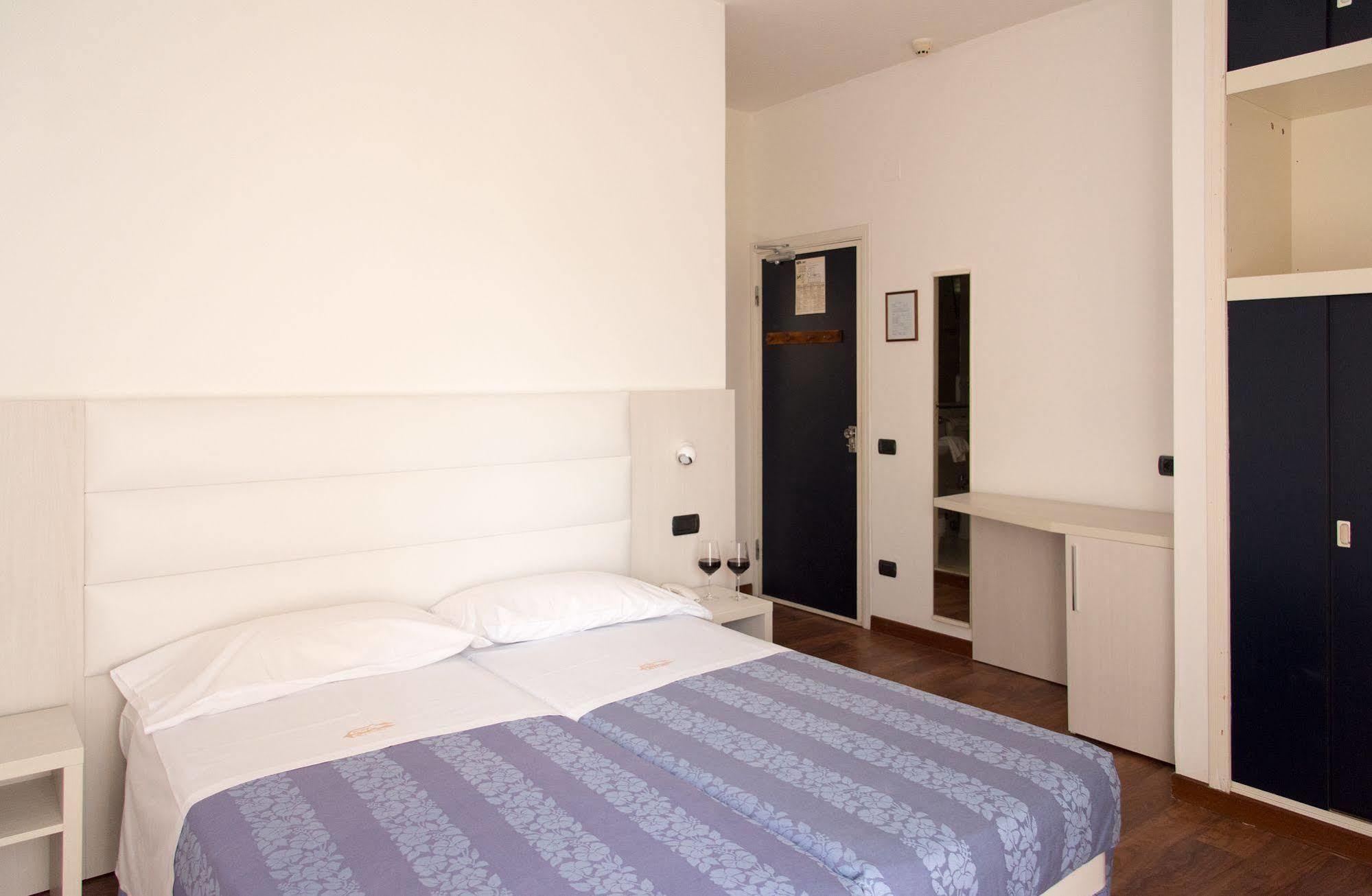 Hotel Nettuno Pesaro Kültér fotó