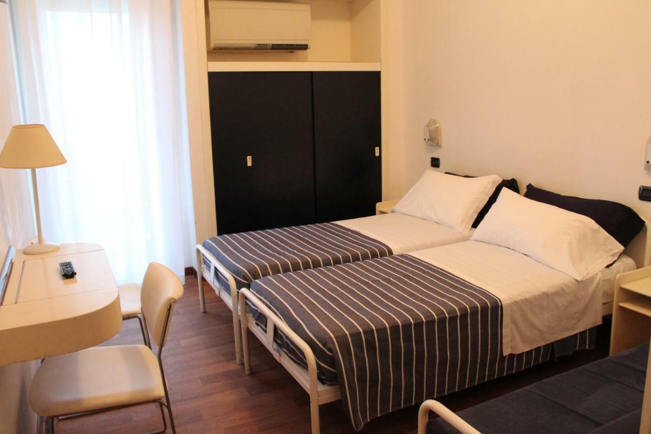 Hotel Nettuno Pesaro Kültér fotó
